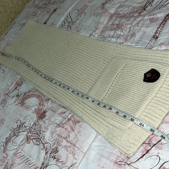 UGG Ivory scarf. - Picture 11 of 11